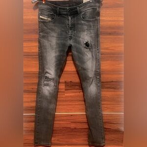30x32 Diesel MENS TEPPHAR distressed slim jeans. Great condition and look greats